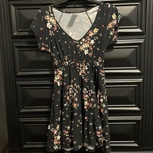 Bought From: Dillard’s ||| Adult Medium - Dress - Black (With Flowers)